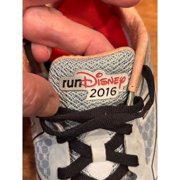 New Balance Run Disney 2016 Dumbo men’s shoes size 12 blue yellow - Picture 8 of 11